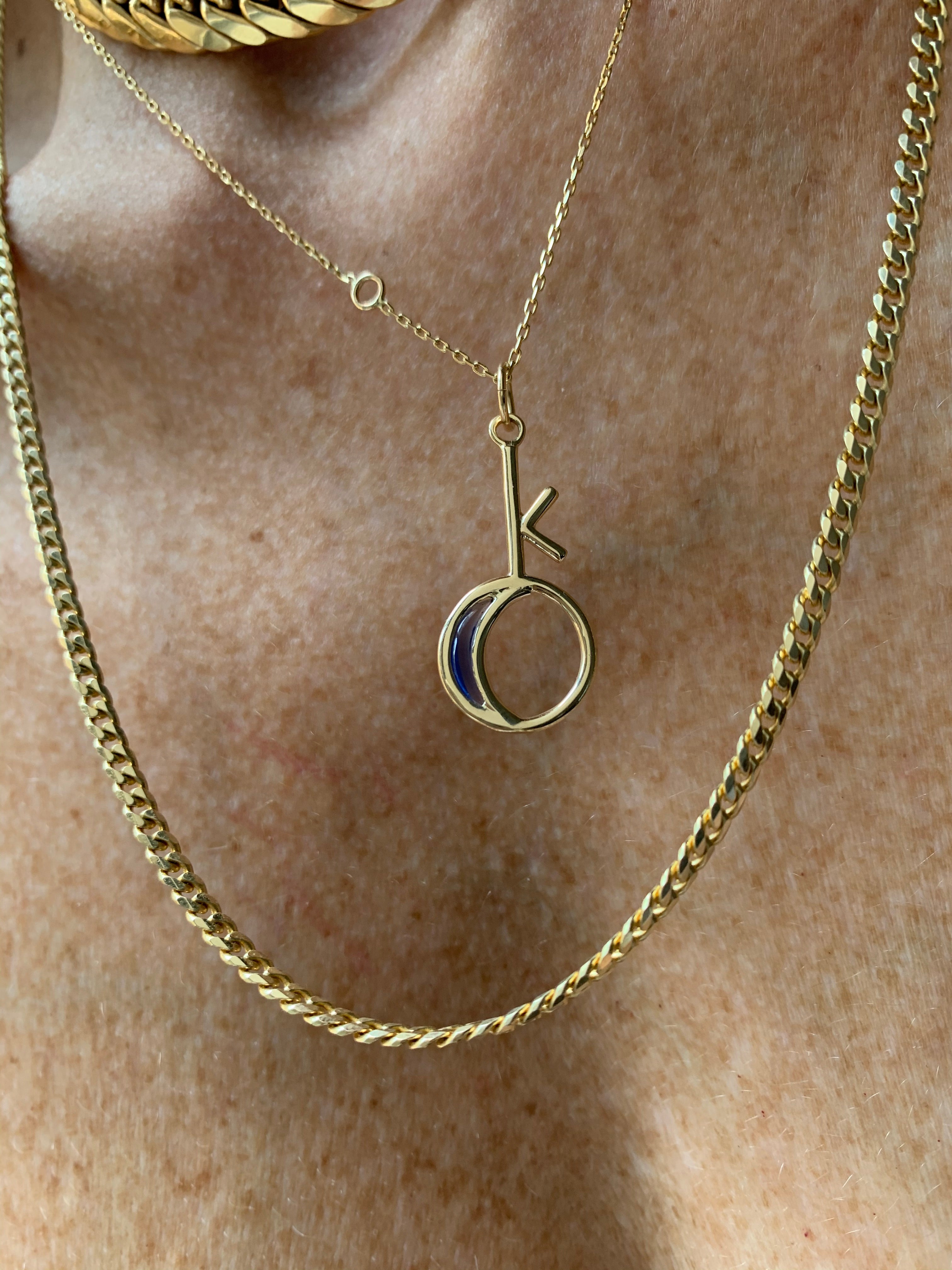 18 Moon Pendant with Saturn Chain in Sterling Silver (1.2 mm)