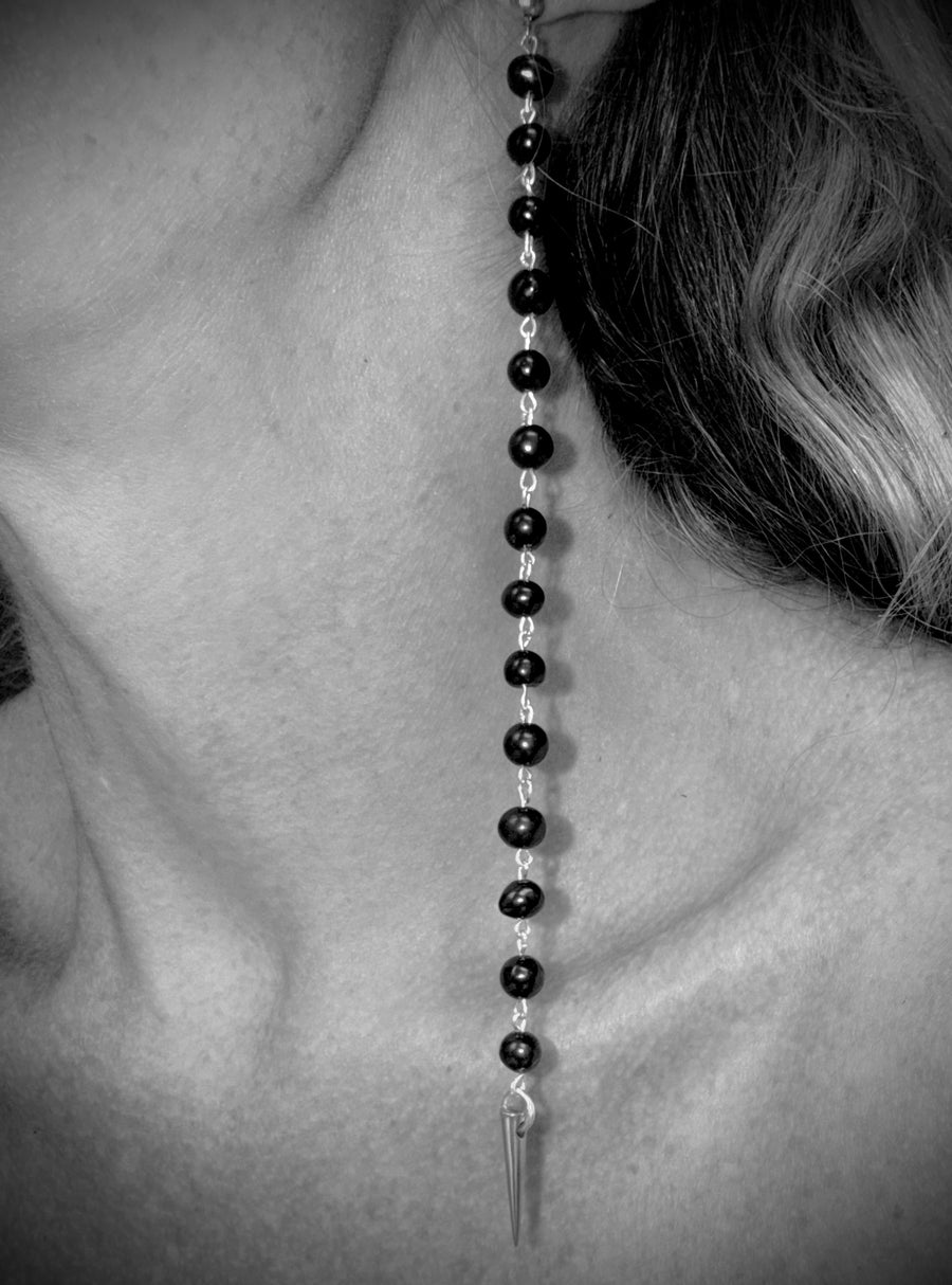 {SINGLE} Black Pearl Cone Earring