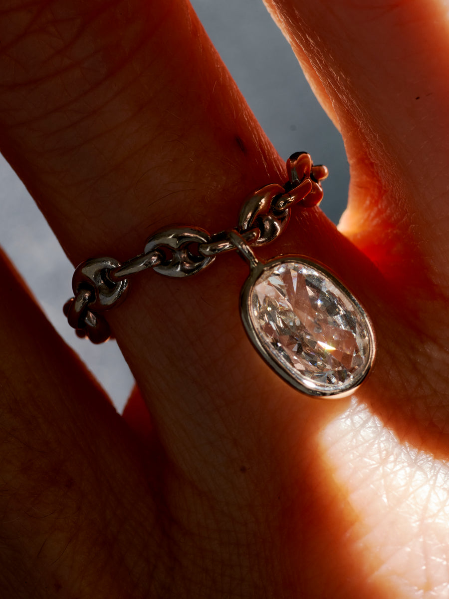 Floating Oval Diamond Chain Ring