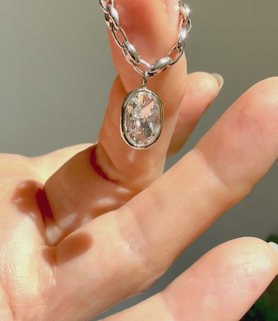 Floating Oval Diamond Chain Ring