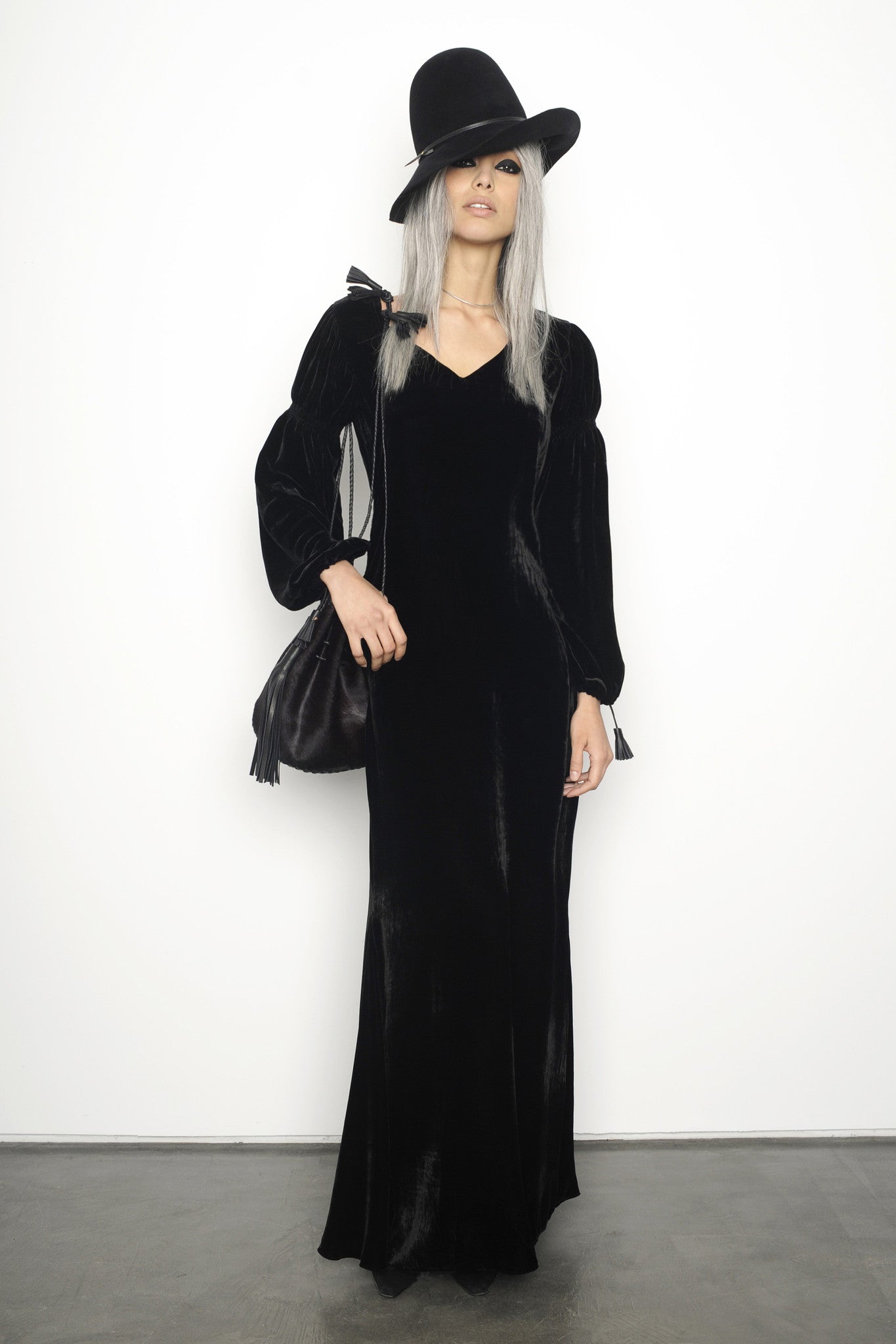 black silk velvet dress Renaissance Sleeve – Wendy Nichol Size:12.5R Dress code reminder: Little This opulently detailed gown cheap sweet sixteen dresses under 100