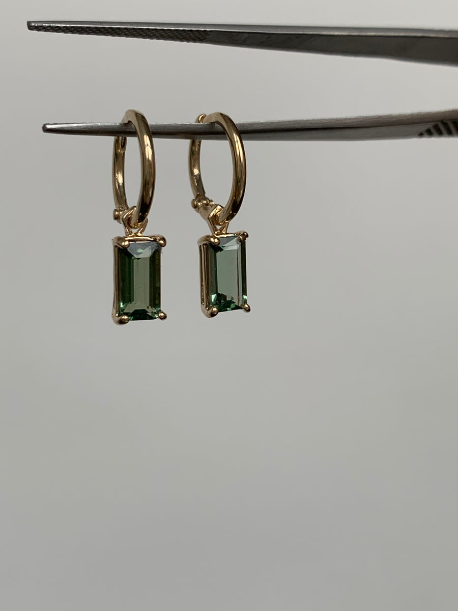 Single Deep Green Amethyst gem on 12mm hoop