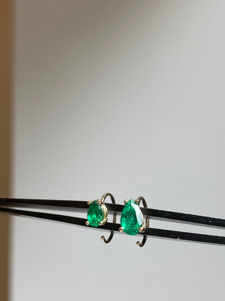 SINGLE 7mm Emerald Teardrop Gem on Comfort Stud