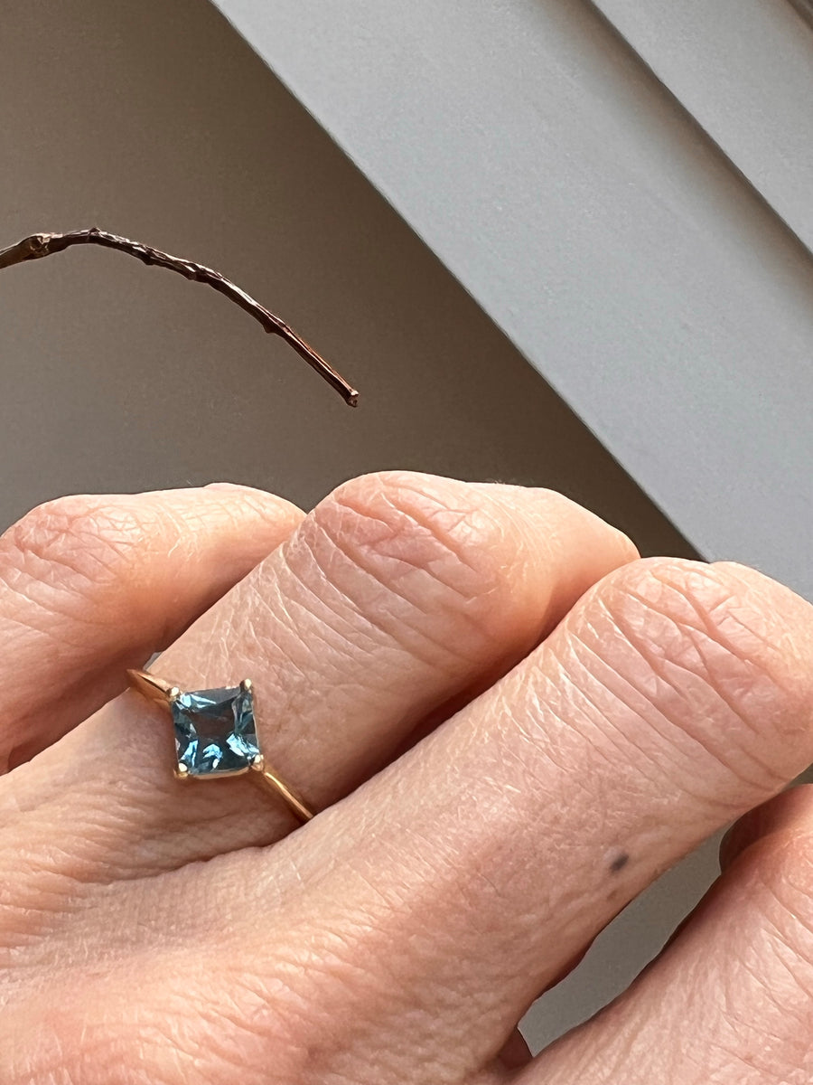 Princess-Cut Aquamarine Ring (5mm)