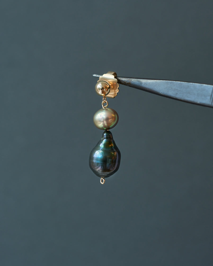 Green–Gold Baroque Dangle Earring